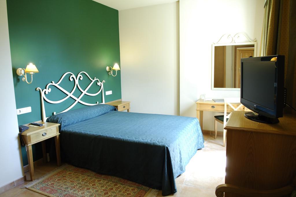 Room, Single, Double Bed