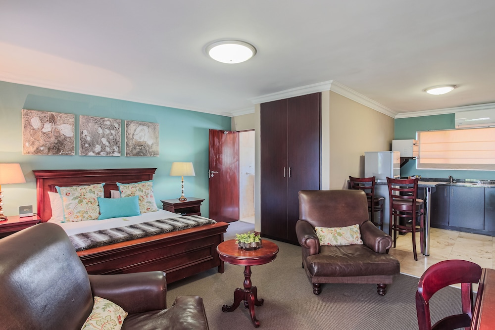 Sunninghill Guest Lodge 11/36