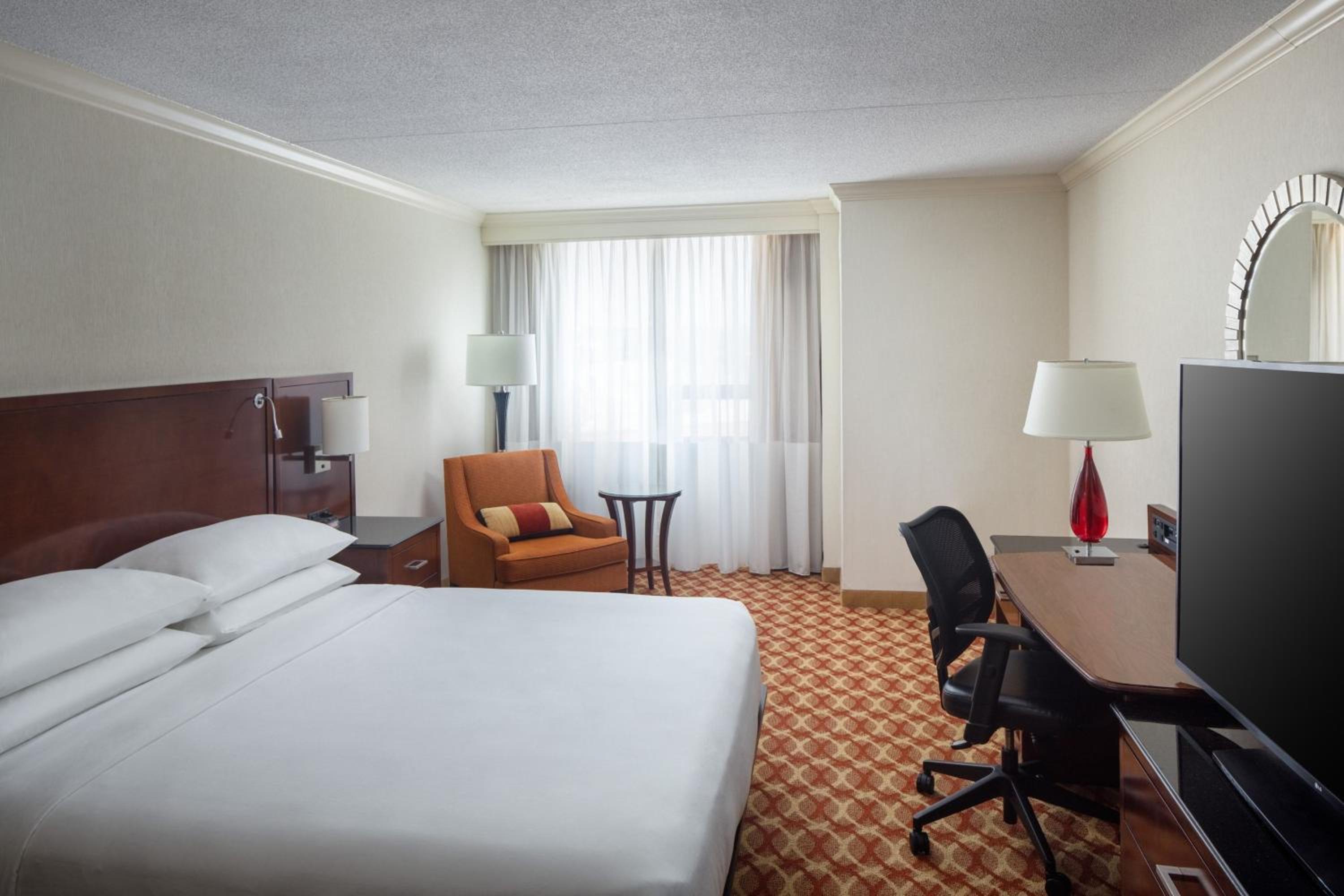 Room, King Bed, Concierge Level