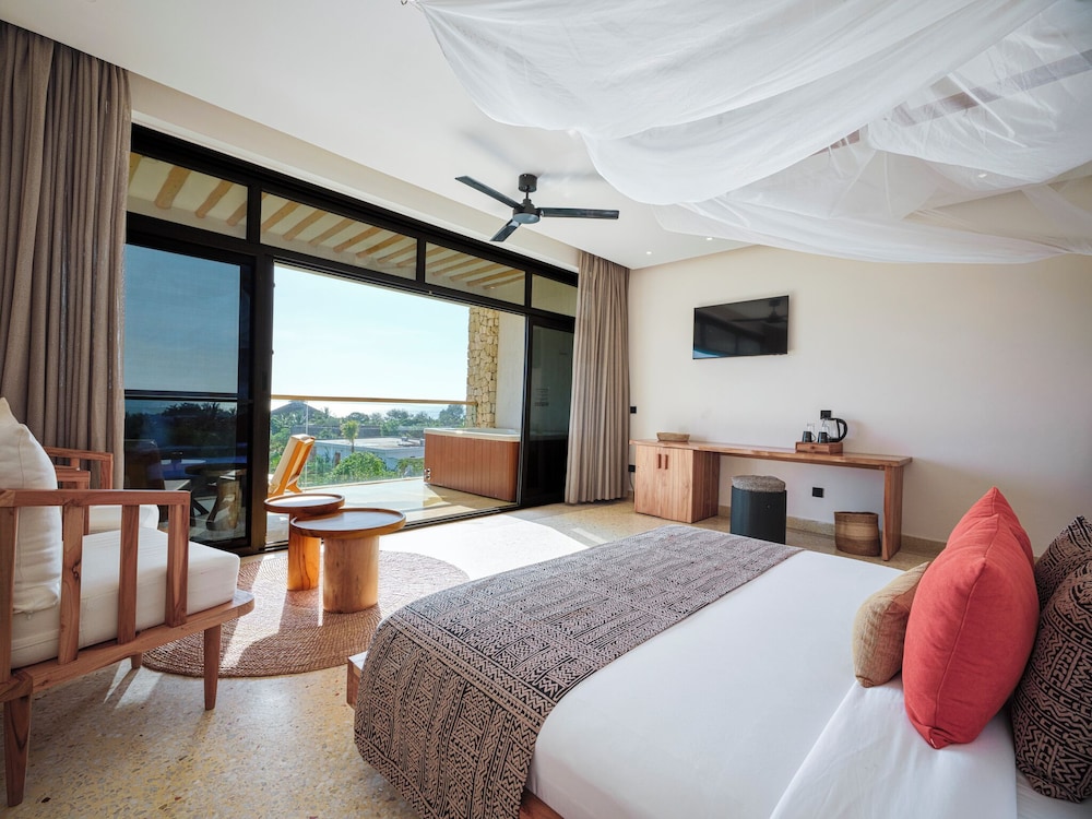 Kwanza Resort by Sunrise 24/60