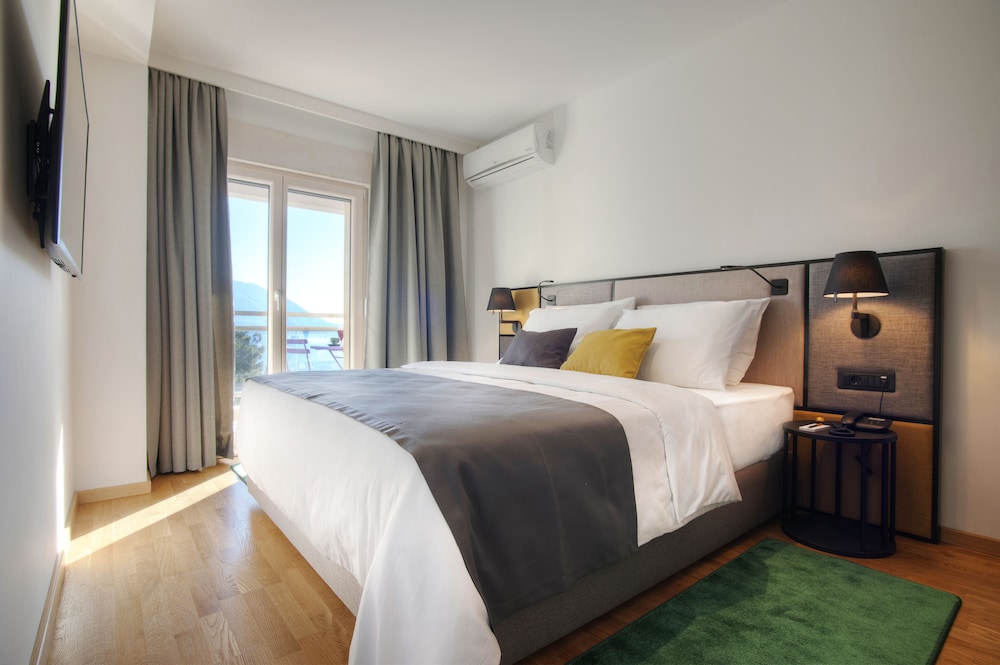 suite, sea view