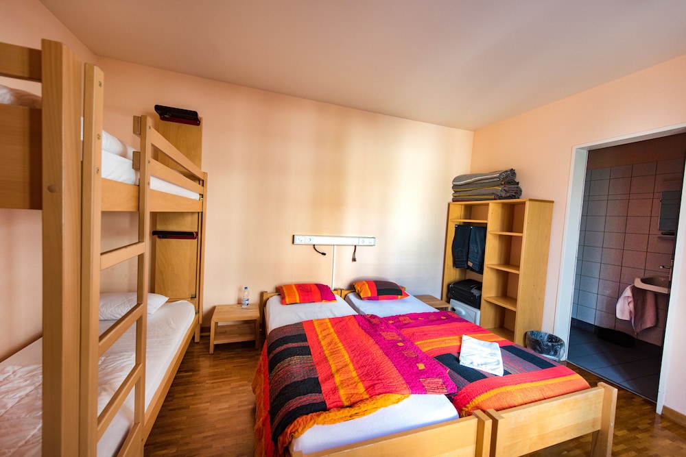 Geneva Hostel 38/70