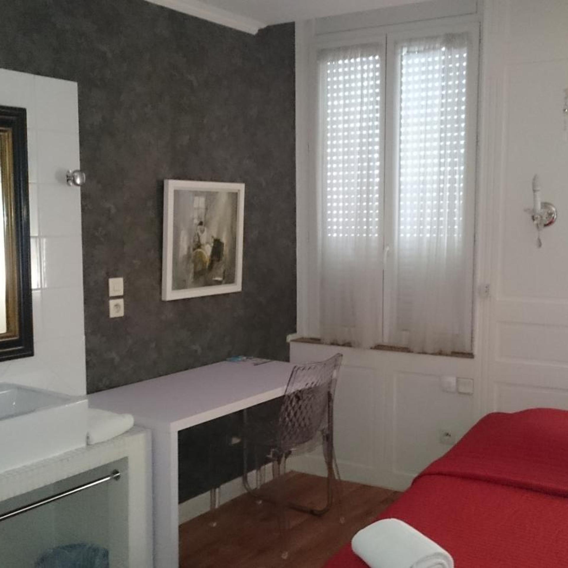 P'TIT DEJ-HOTEL MARTIGUES LE 5 24/57
