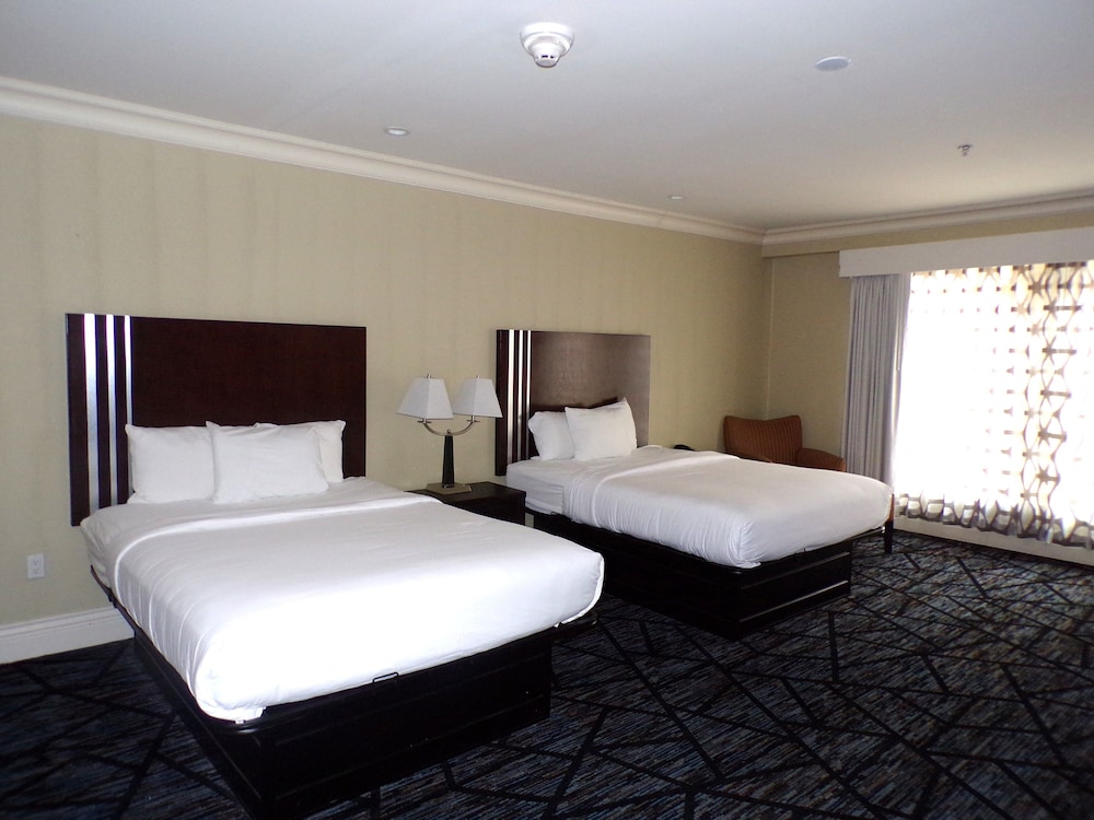 Niagara Crossing Hotel and Spa 21/39