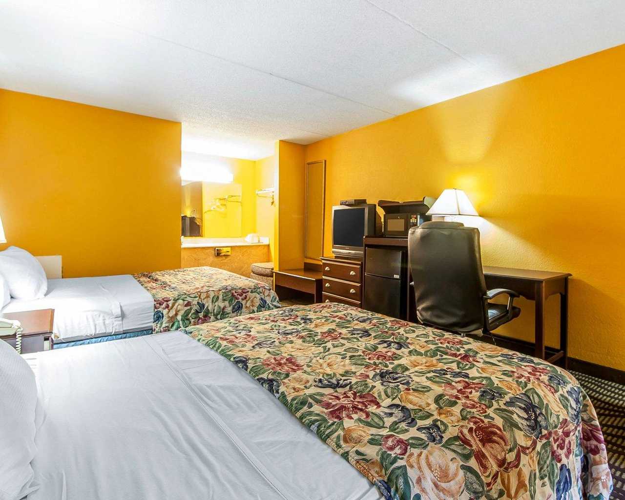 Days Inn by Wyndham Calhoun GA I-75 and US-41 9/28