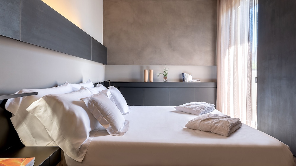 DELUXE, SUITE, DOUBLE BED, SOFA