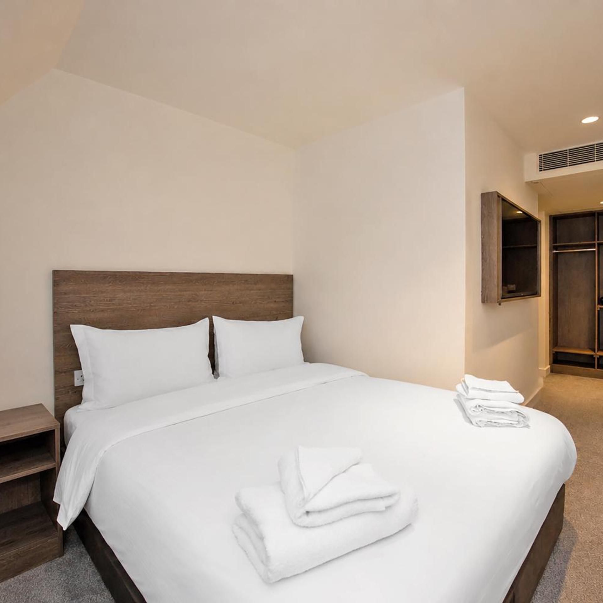 OYO The Manor Park Hotel 24/55