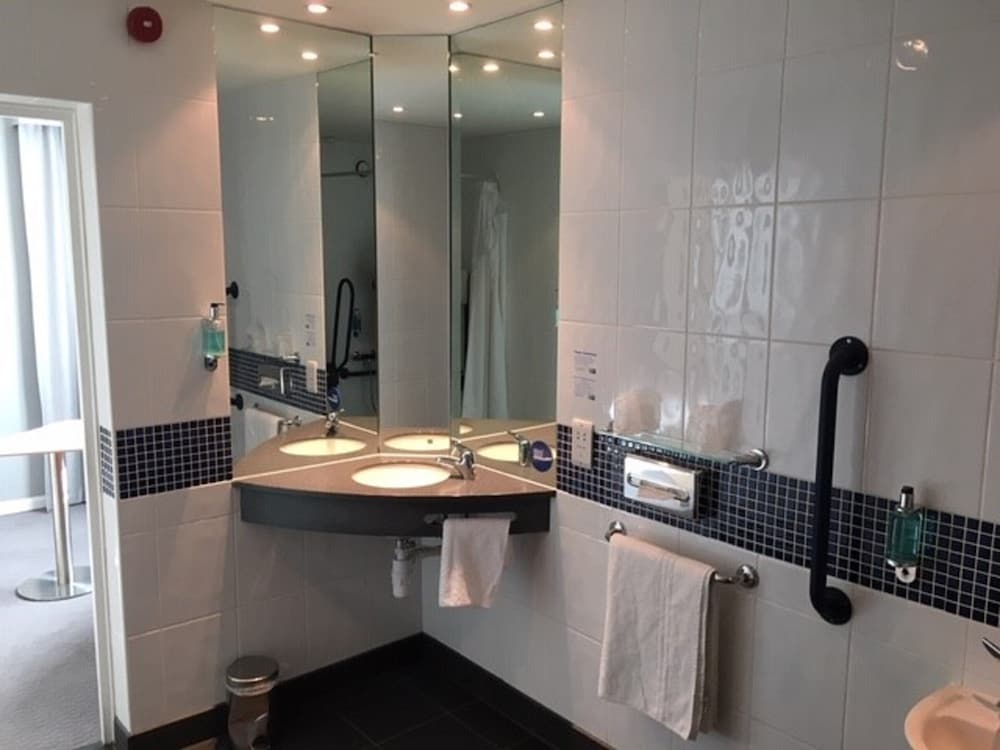 Holiday Inn Express Leeds City Centre Armouries 33/60