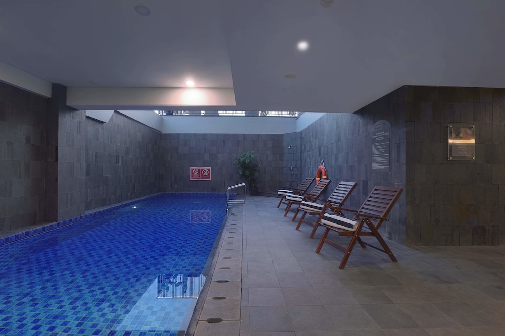 swimming pool spa