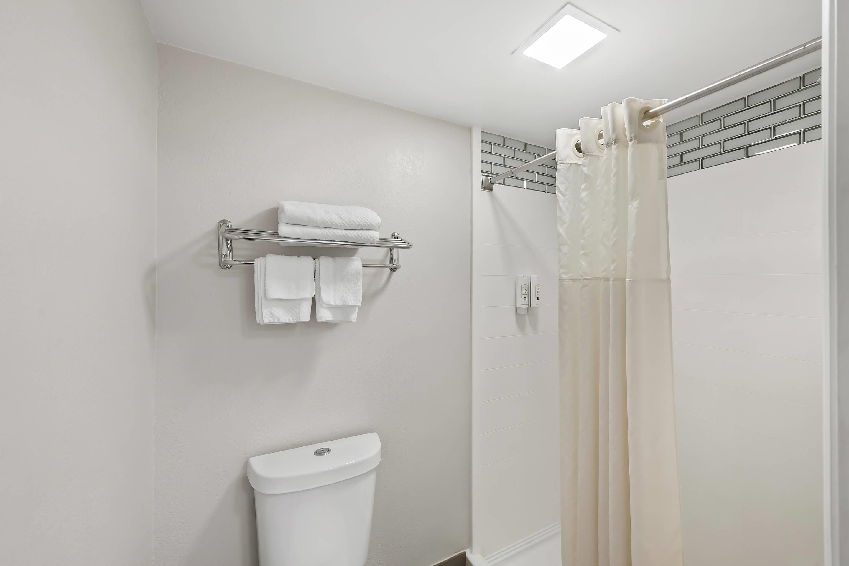غرفة بسرير كينج، Quality Inn Raeford, NC 5/5