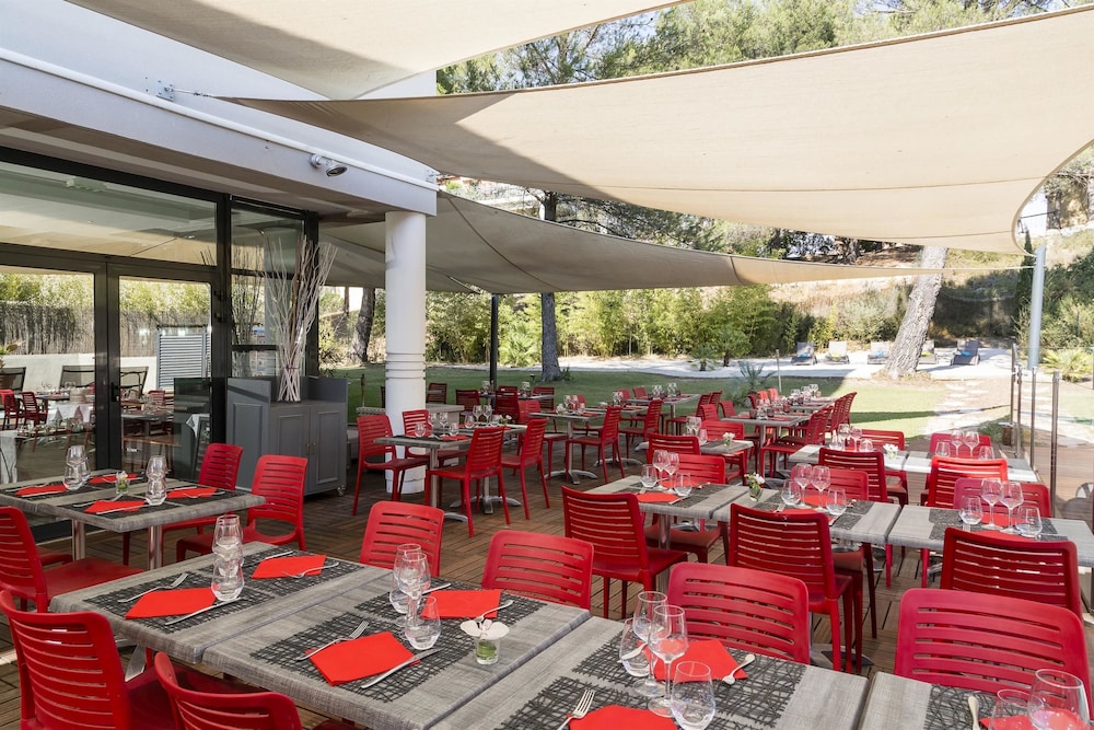 Mercure Aix-en-Provence La Duranne Gare TGV 33/50