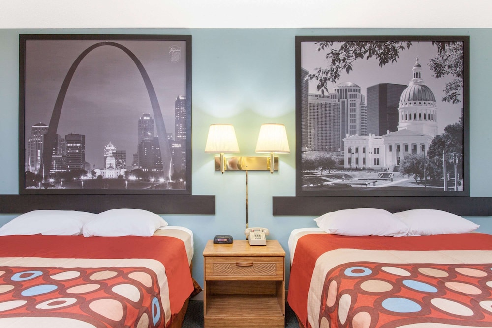 Super 8 By Wyndham Carthage 5/16