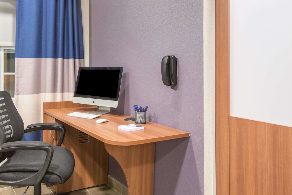 Microtel Inn And Suites By Wyndham Cadiz 20/24