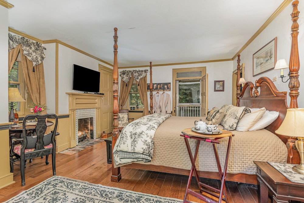 Fallen Tree Farm Bed & Breakfast 22/50