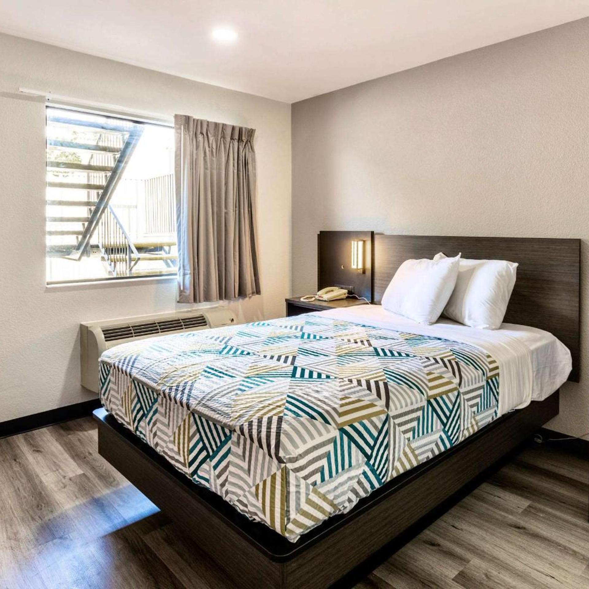 1 Full Bed Mobility Access Ri Shwr, Nsmk