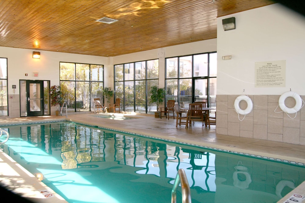 Hampton Inn Taos 4/48