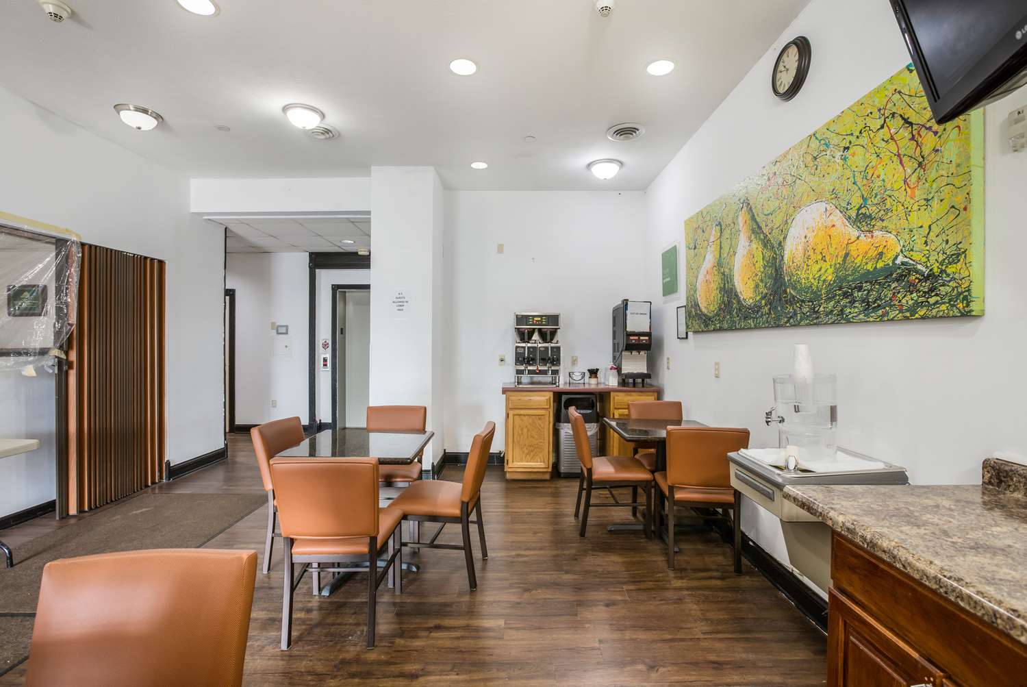 Americas Best Value Inn Suites Three Rivers 8/16