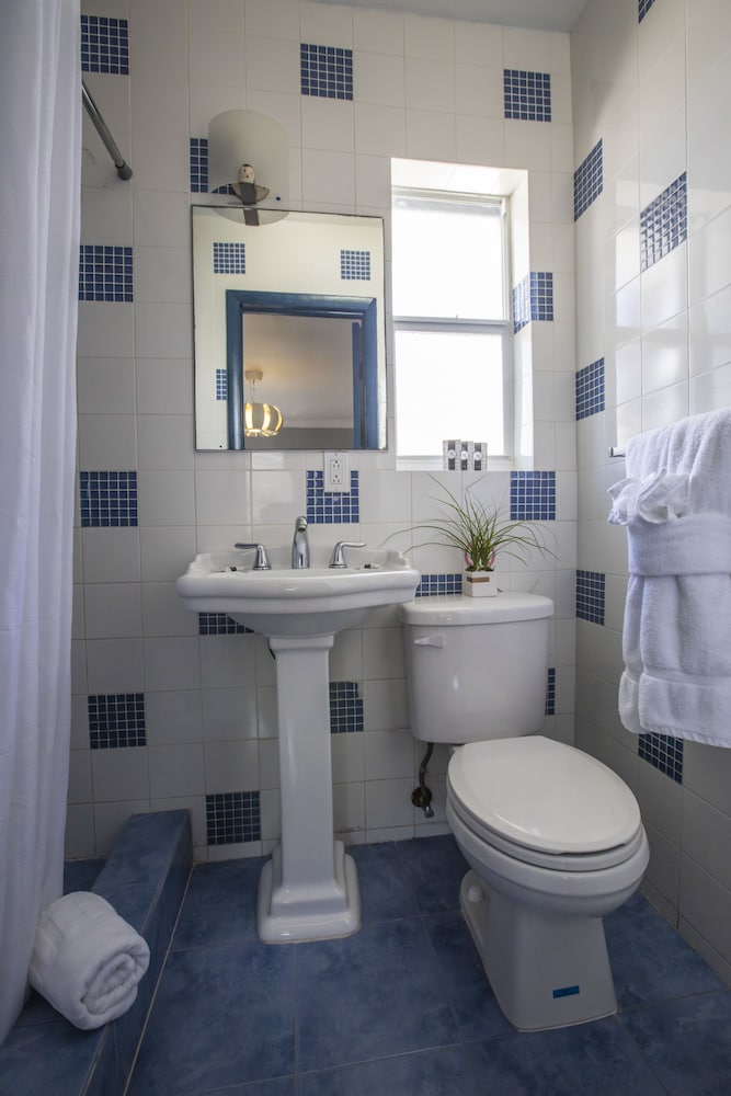 Hollywood Beach Suites Hostel Hotel 53/75