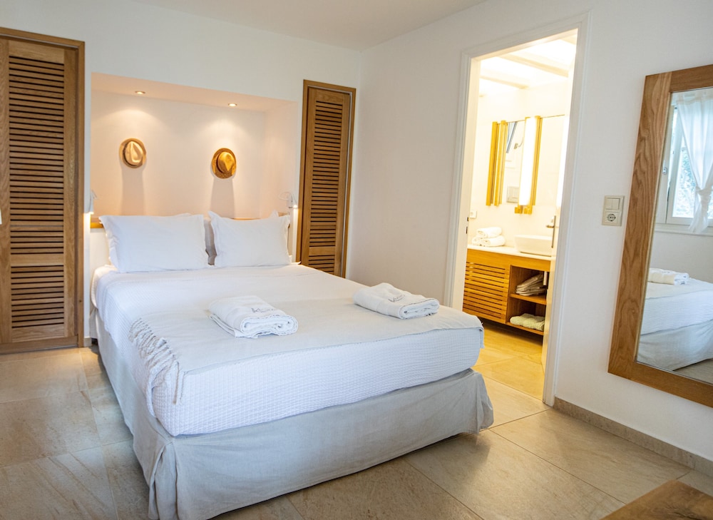 DELUXE, STUDIO, SUITE, OCEAN VIEW, KITCHENETTE