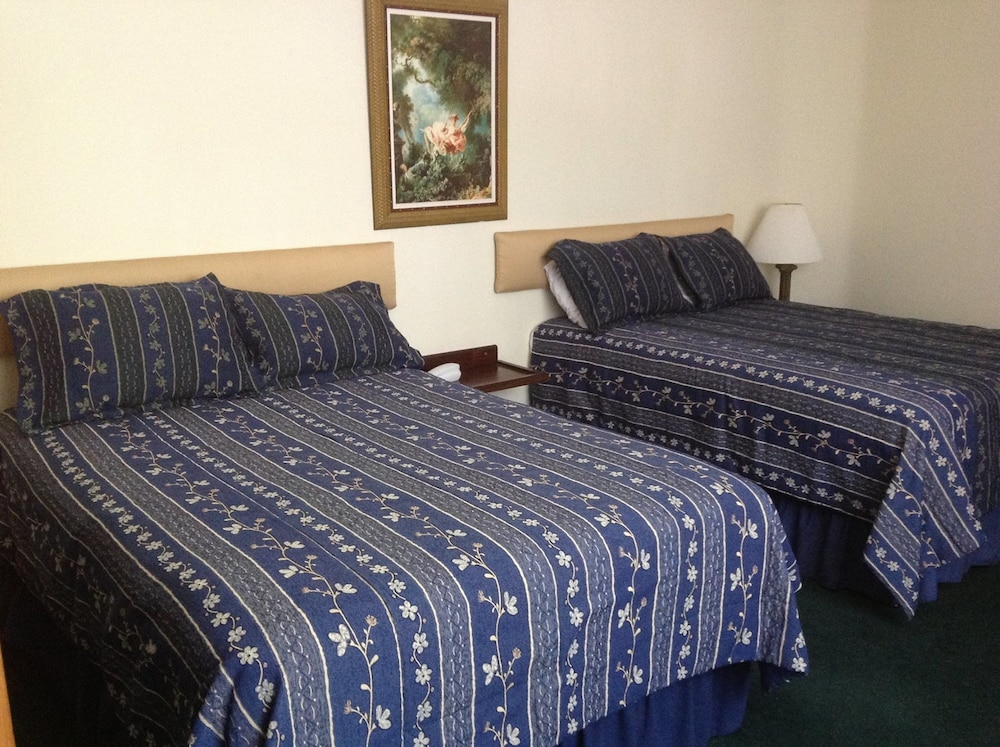 CLASSIC, SUITE, 2 DOUBLE BEDS