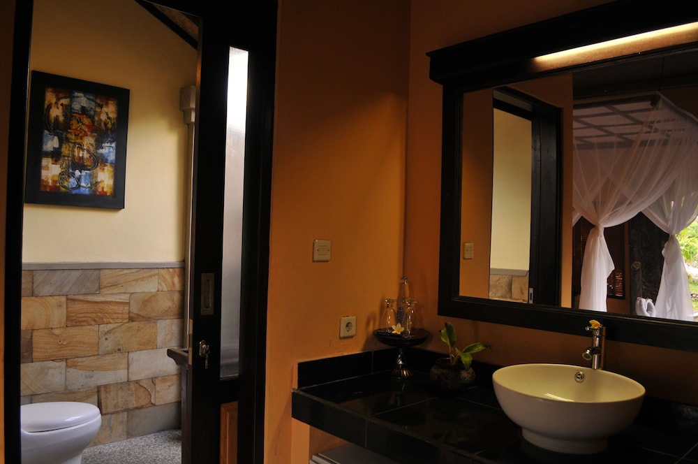 Tirta Sari Bungalows 29/66