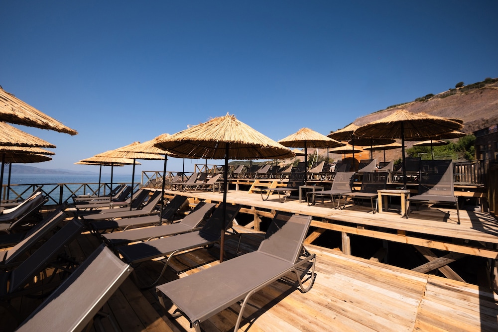 Assos Troy Port Hotel 42/47