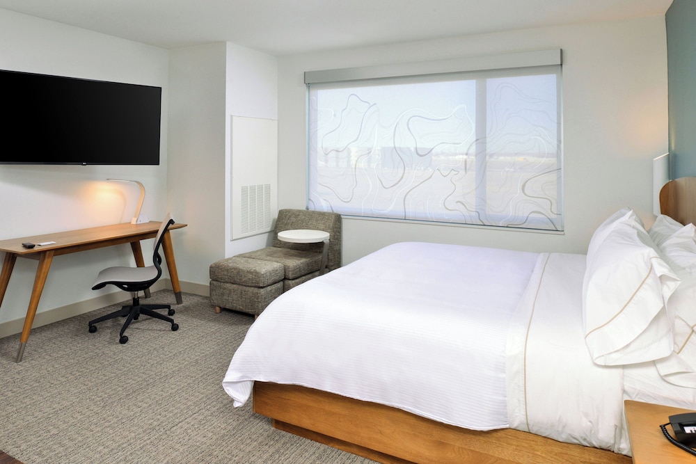 غرفة قياسية بسرير كينج لذوي الإعاقة