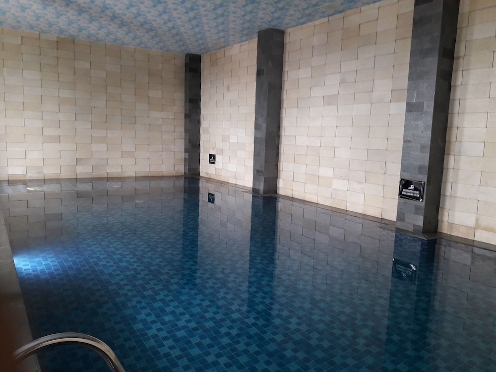 Pyramid Suites 24/54