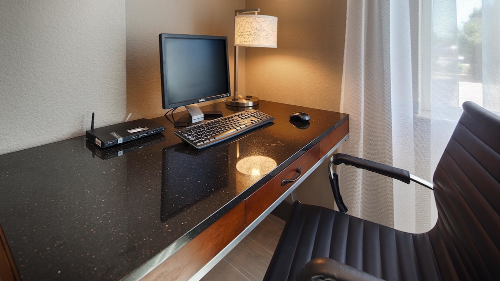 Best Western South Plains Inn & Suites 29/31