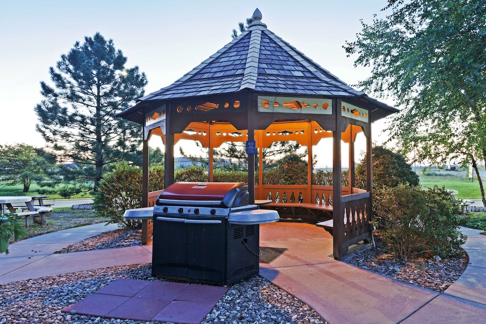 Sonesta Simply Suites Wichita Airport 3/69