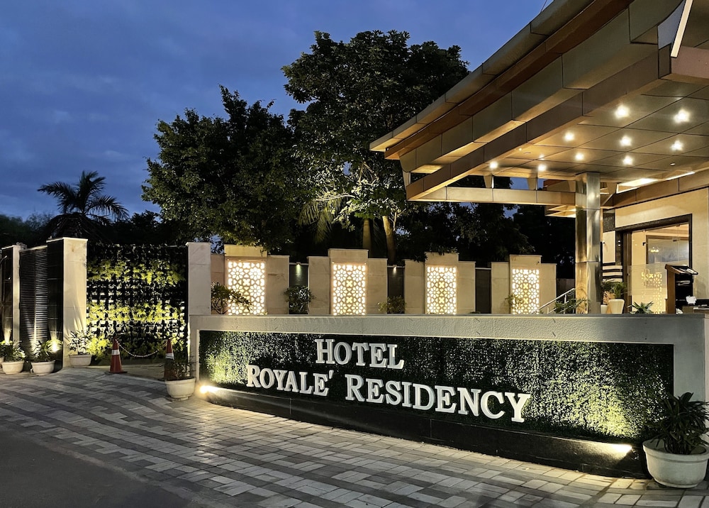 Royale Sarovar Portico Agra 19/65