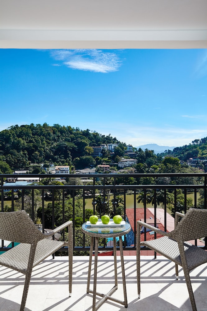 Radisson Hotel Kandy 11/72