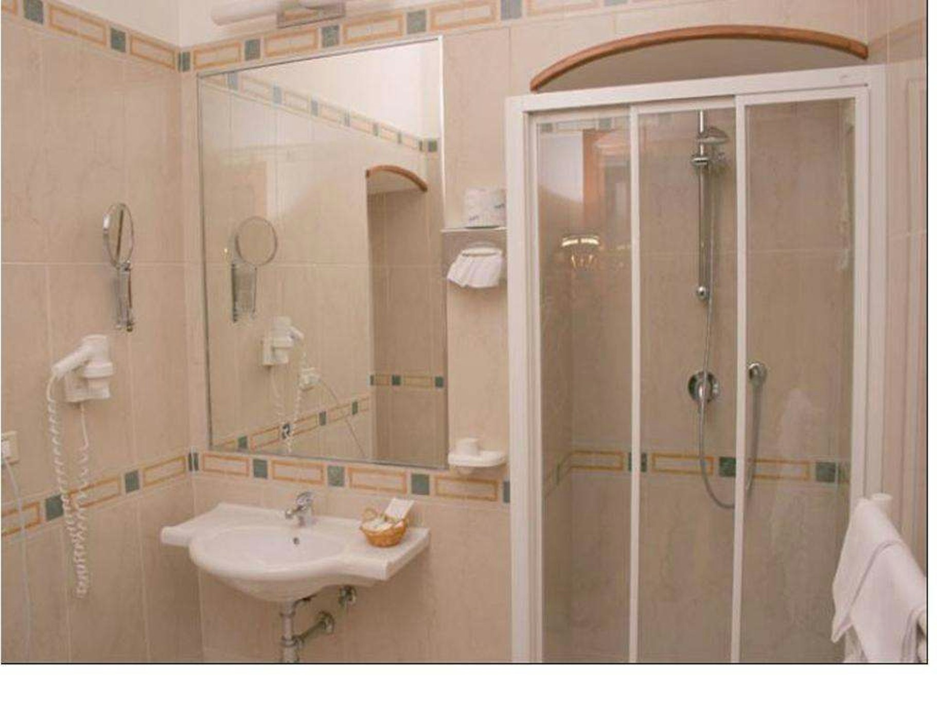 Adria Hotel 37/44