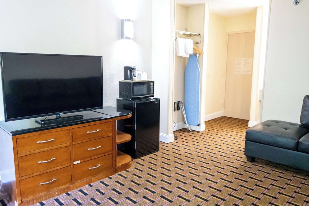 Days Inn by Wyndham College Park Atlanta Airport South 10/59
