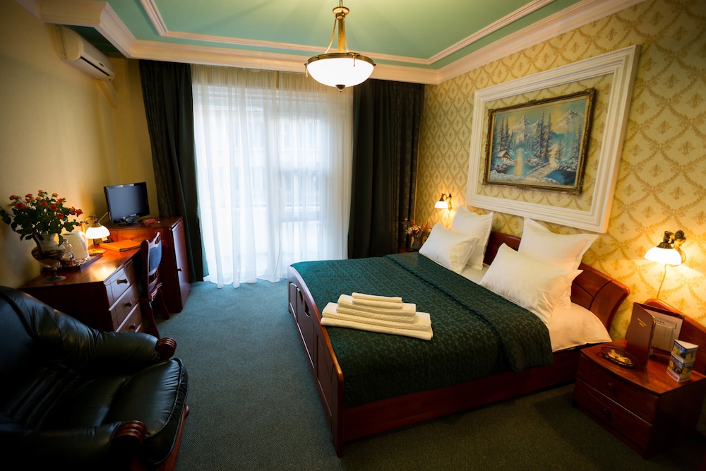 SUITE, KING BED