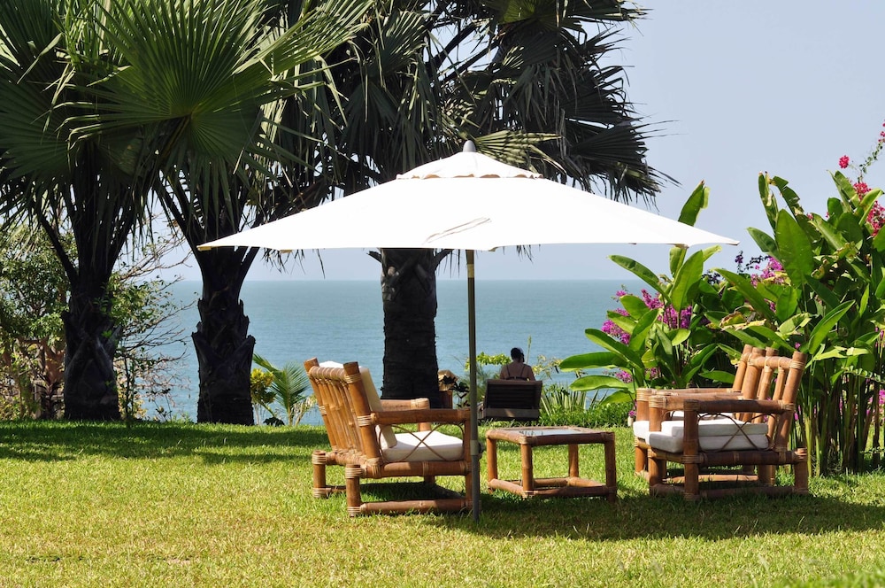 Leo S Beach Hotel Restaurant Adults Only 32/39