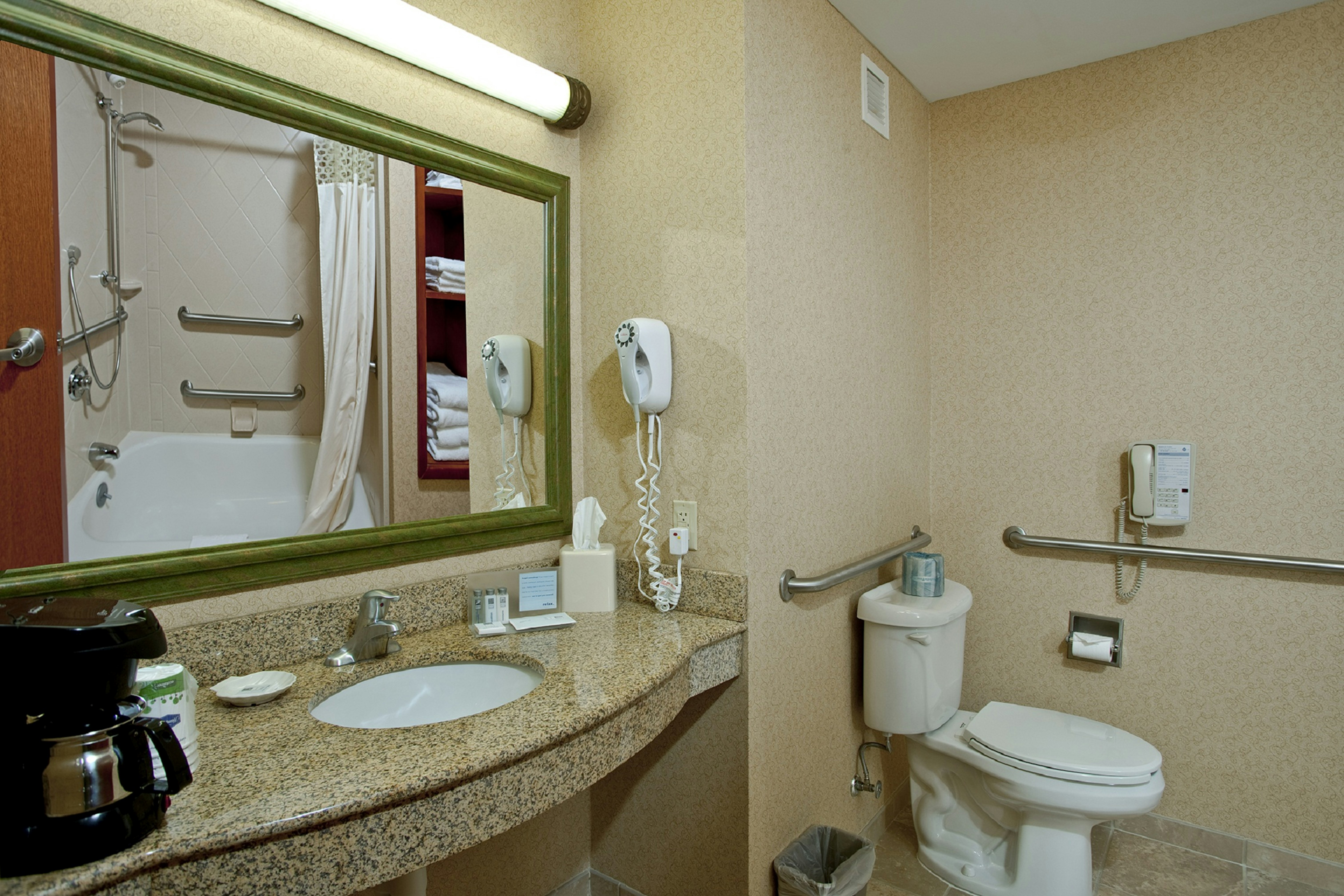 Hampton Inn & Suites Rockland 78/81