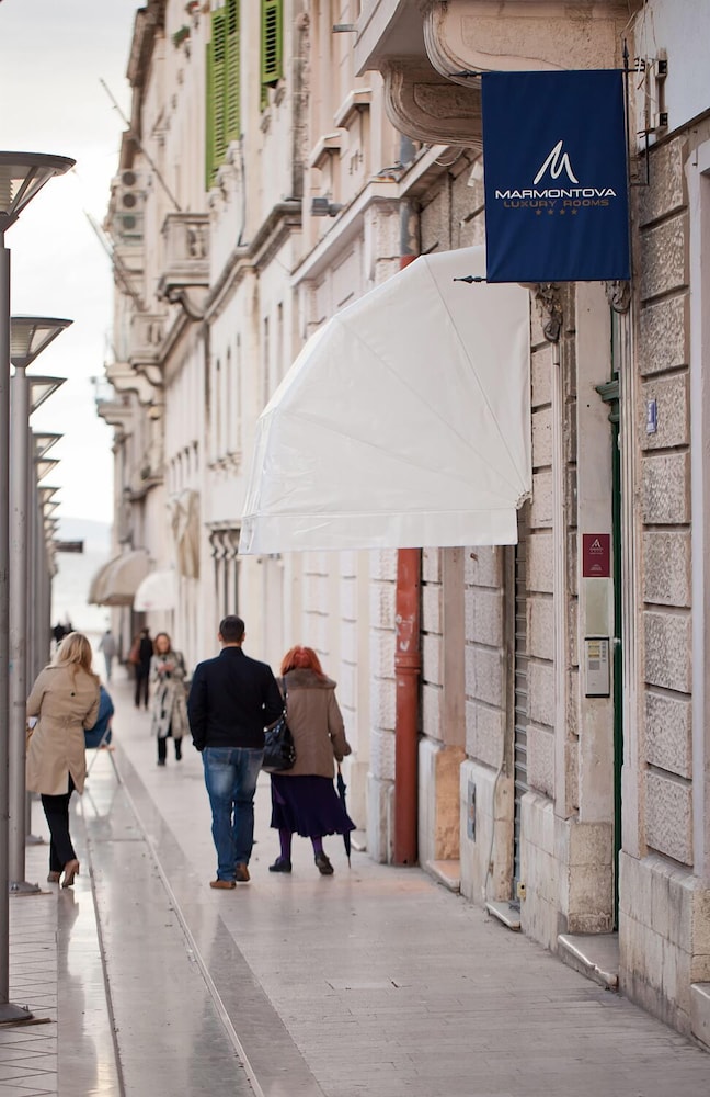 Marmontova Luxury Rooms 37/46