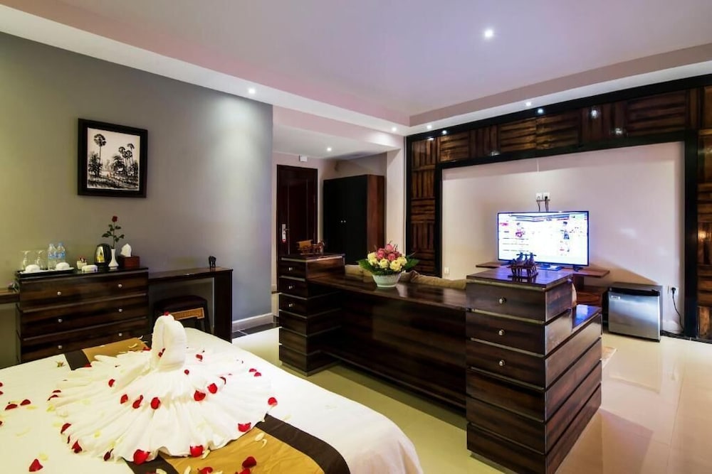Aristocrat Residence Hotel 6/80
