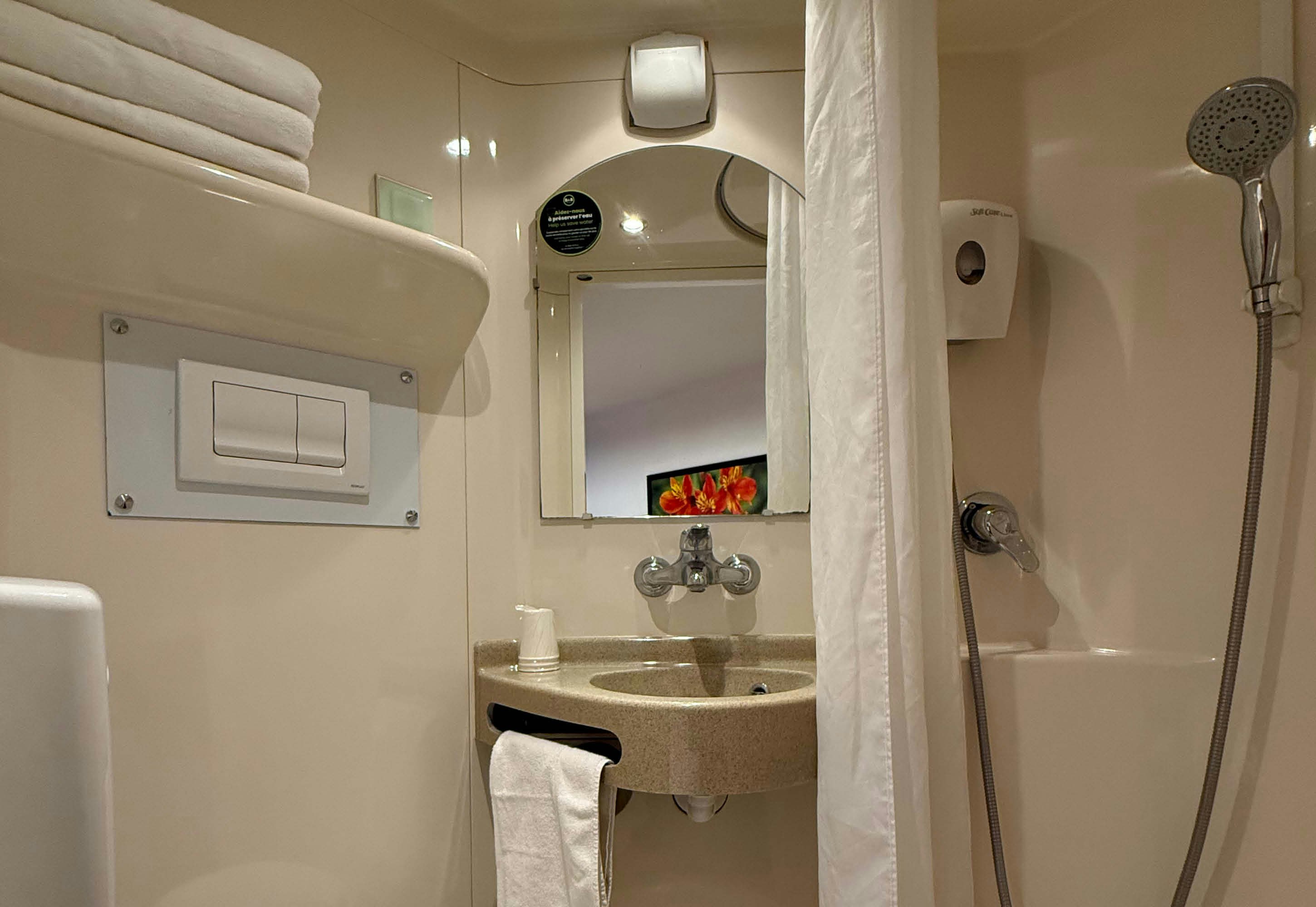 B&B HOTEL Lisieux Parc des Expositions 24/25