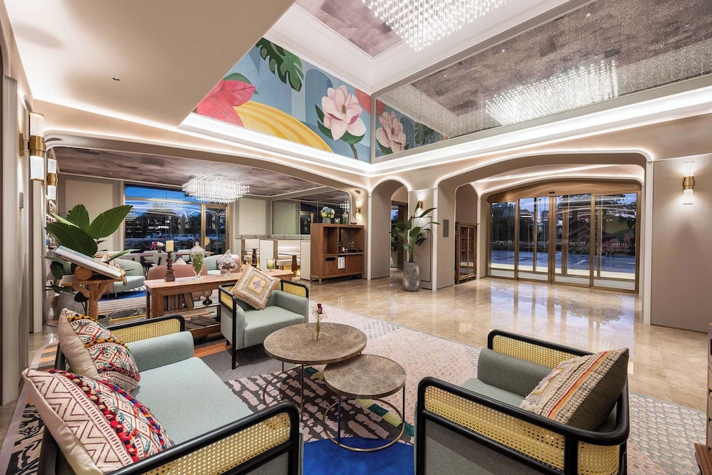 Mercure Nantong Suxitong Riverside 24/42