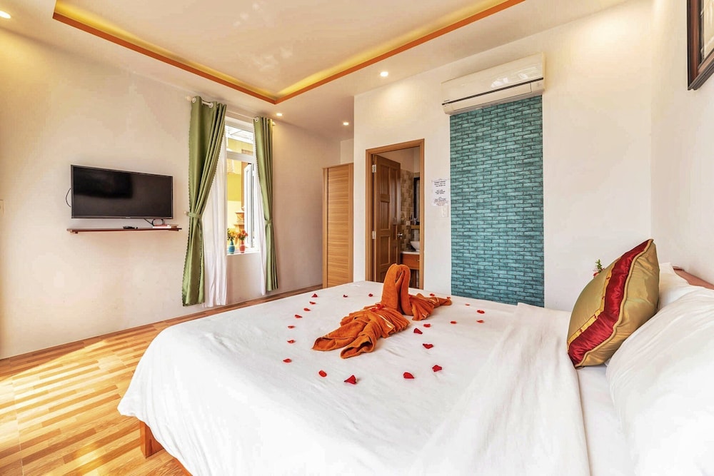 4 Bedrooms, Romantic, Villa, 5 King Beds, Beach Side, Pool View, Sofa