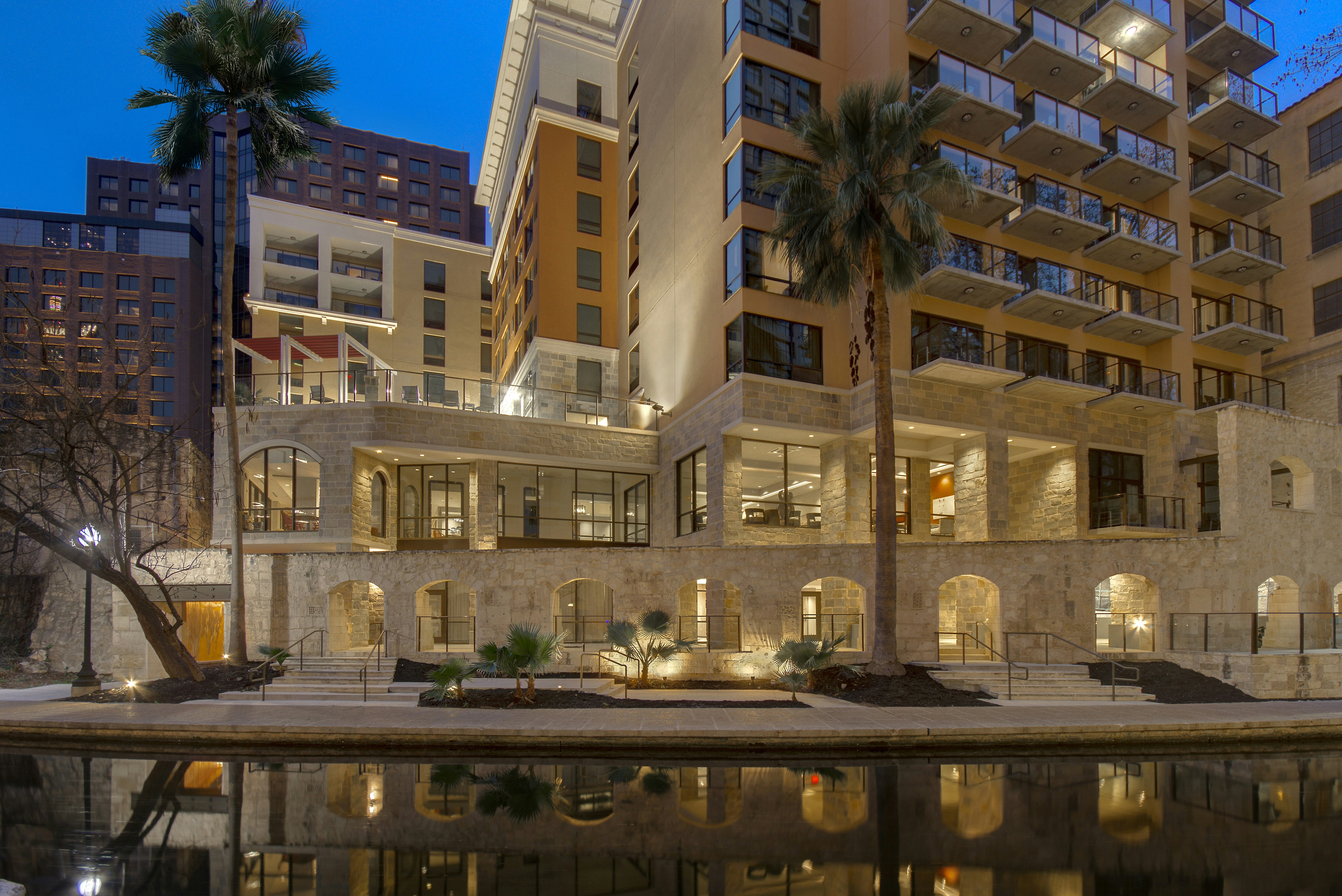 Hampton Inn & Suites San Antonio Riverwalk 74/77
