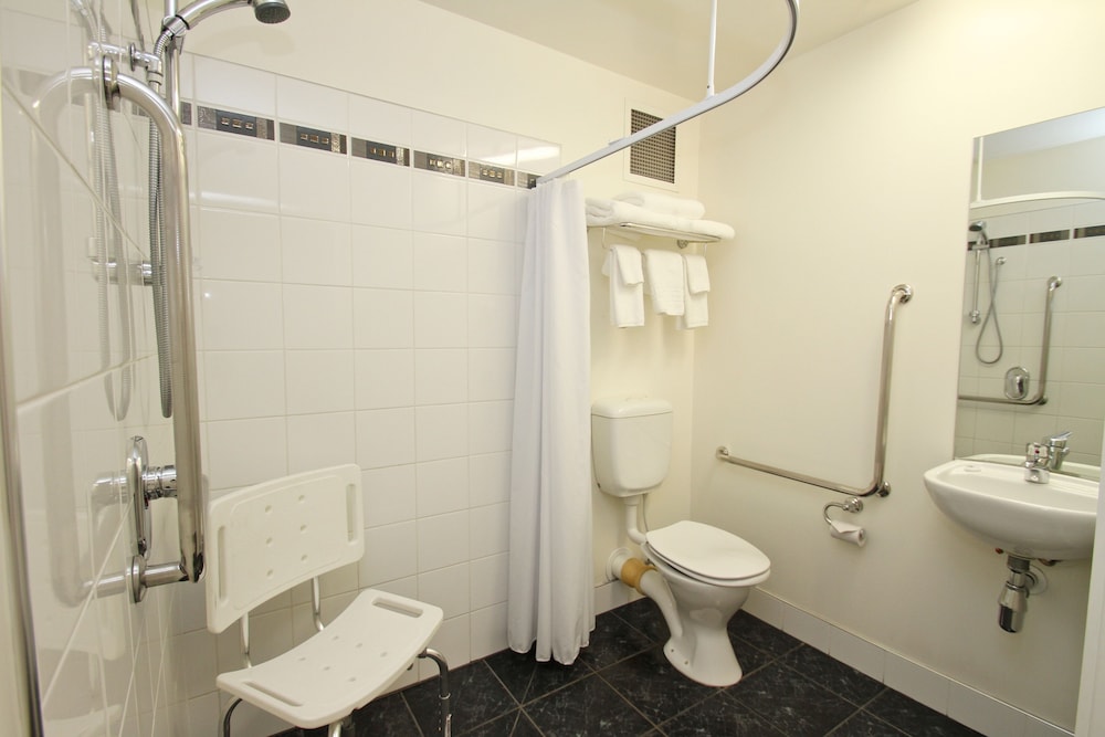 Trailways Hotel 21/70