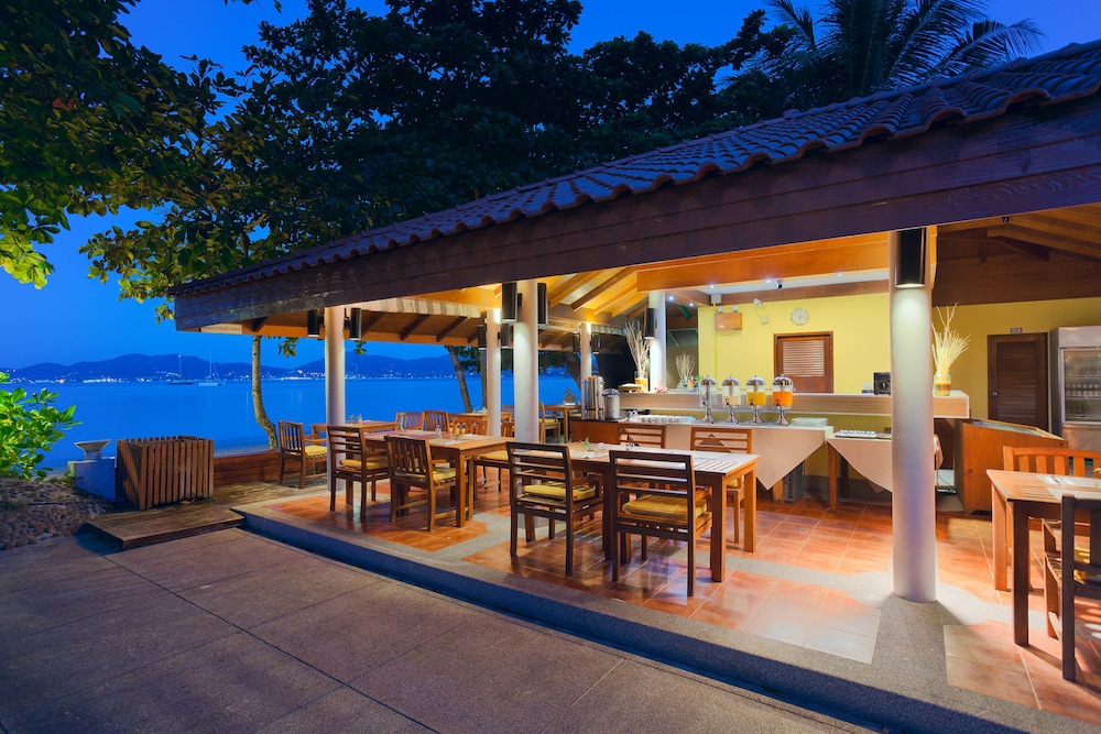 By The Sea Hotel 38/41