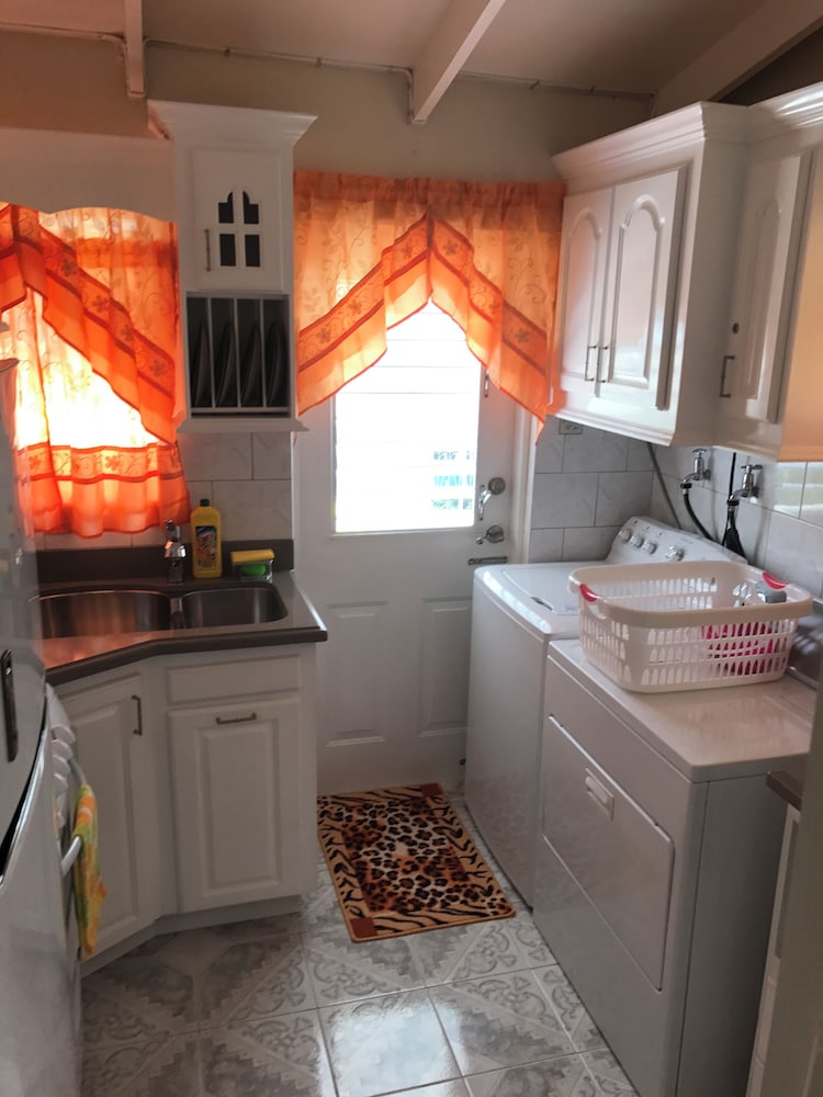 Hopeville Guest House Barbados 18/25