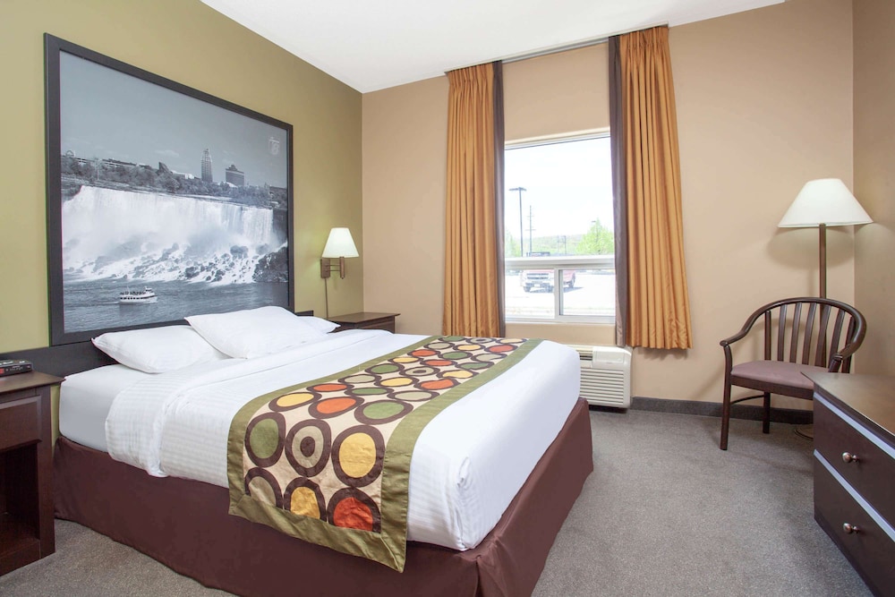 Super 8 by Wyndham Midland 10/29
