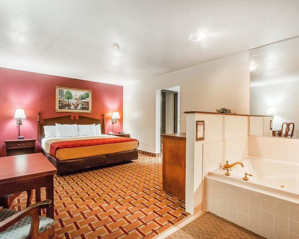 Econo Lodge Dexter MO 15/26