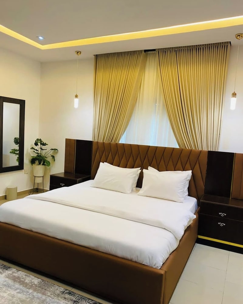 Adna Hotel 20/50