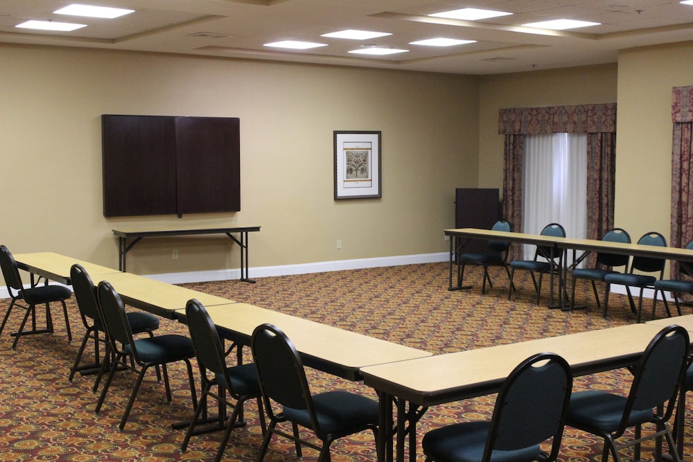 Holiday Inn Express Hotel Suites Thomasville 33/40